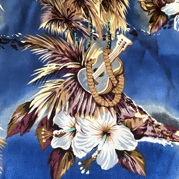 Hilo Hattie’s Hawaiian Original Men’s Shirt Small Blue Rayon - Picture 2 of 10